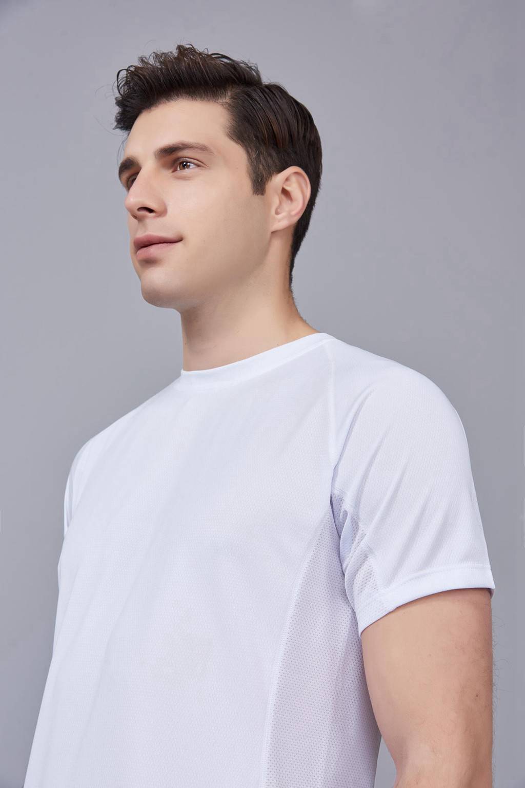 修身運(yùn)動(dòng)短袖 舒適透氣跑步訓(xùn)練速干T恤-白色